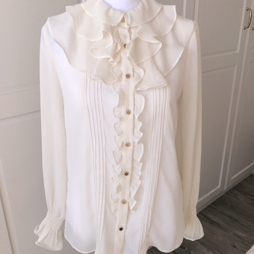 Like New! Zara white ruffled blouse with gold color buttons